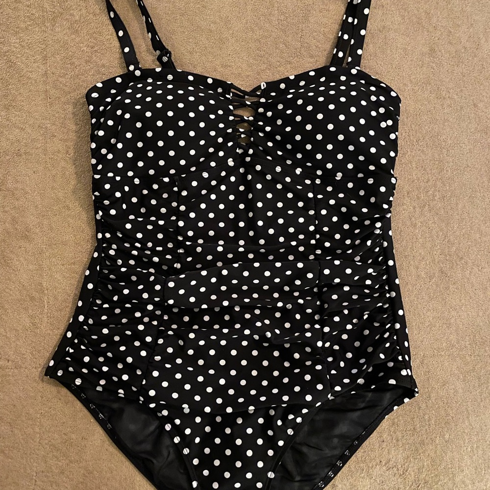 Torrid polka dot One Piece Swimsuit size 1 ♥️